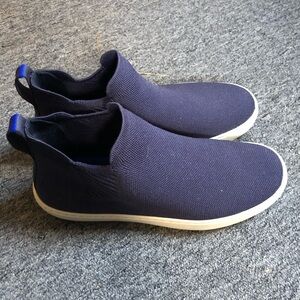 Rothy’s Navy sneaker Womans 8.5 Missing Insole
